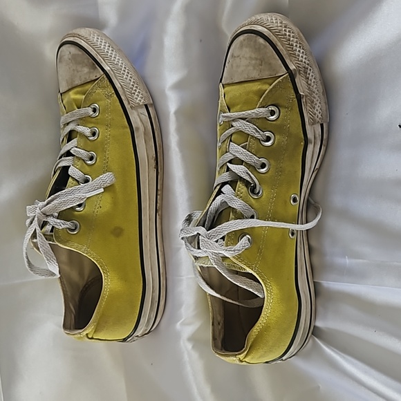 Well worn yellow women's size 10 Converse Allstar - Picture 2 of 8